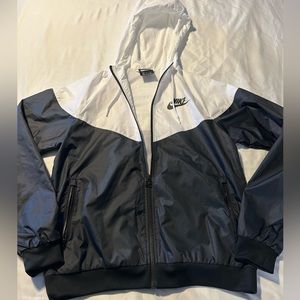 Women’s Small Black & White Nike Windbreaker
